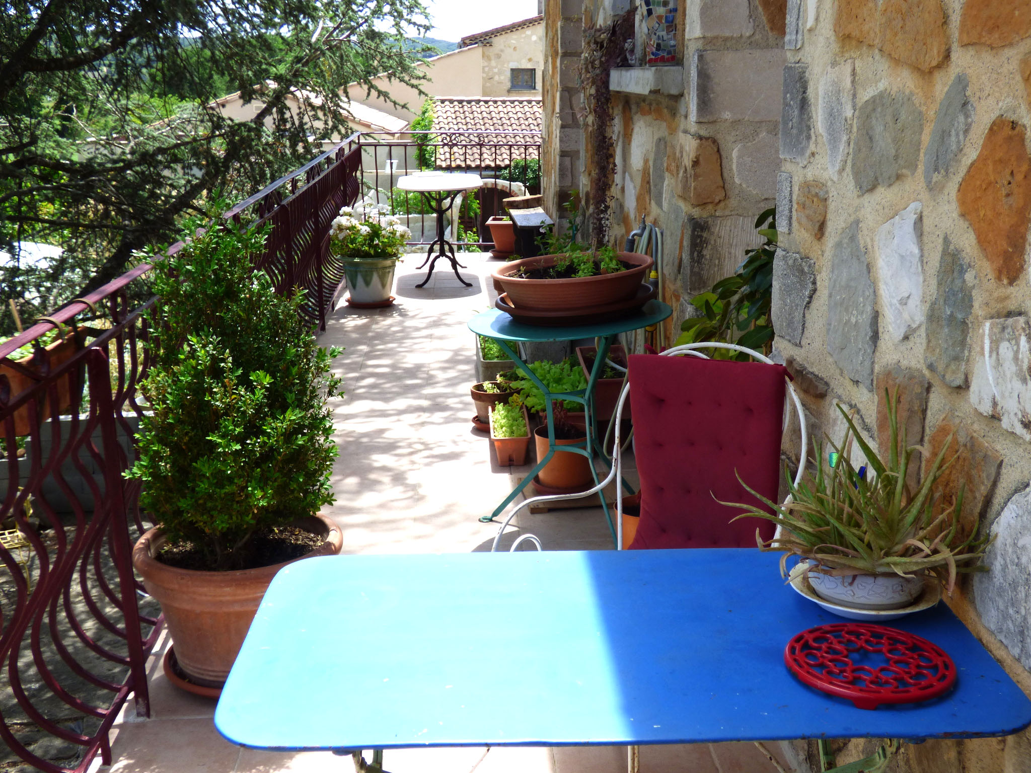 Le balcon revisited.